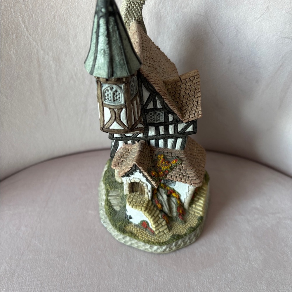 David Winter Cottages The Crooked House
